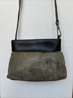 Cee Klein - Olive Textured Shoulder Bag with Cark Chocolate Brown Trim